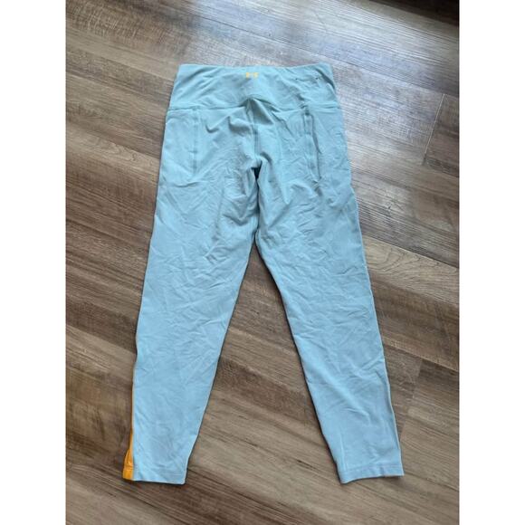 BUNDLE Under Armour Women’s Medium Workout Clothes - Picture 6 of 10